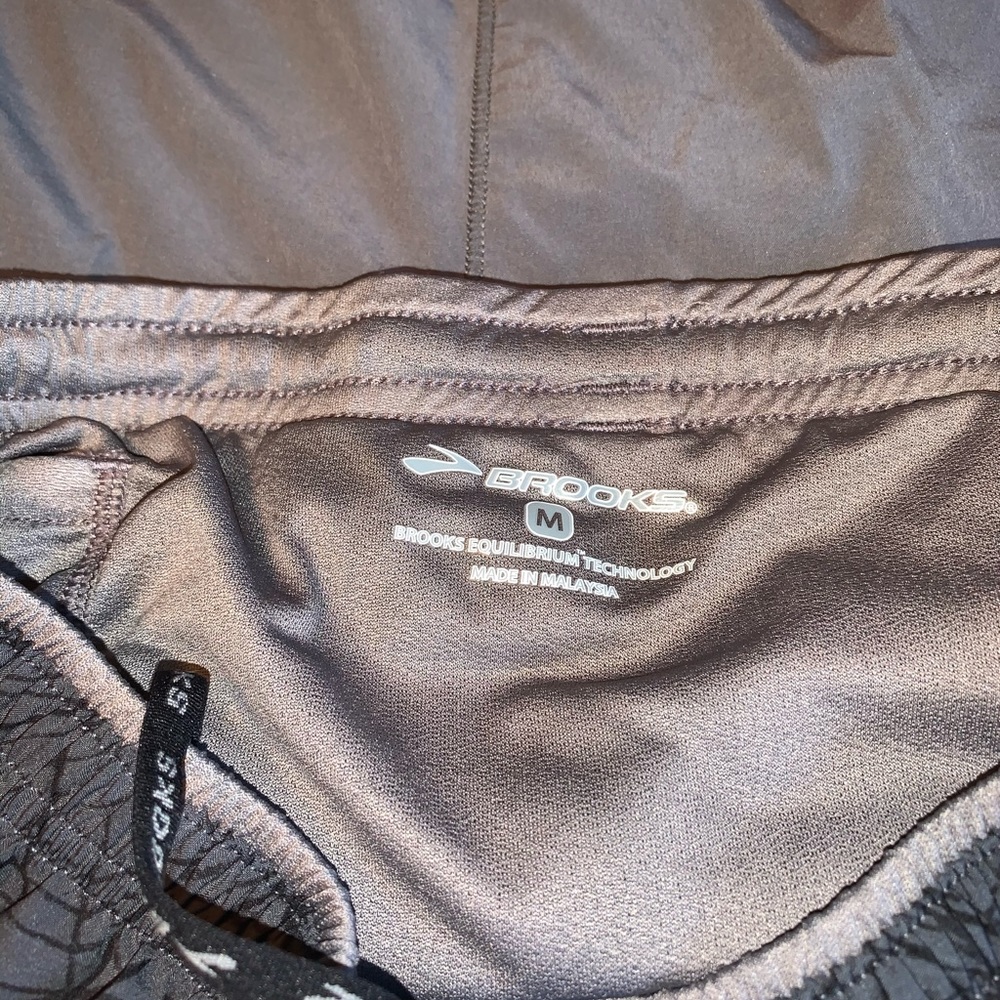 Box of athletic shorts - Picture 3 of 4